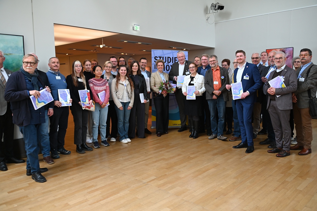 Über 6000 Unterschriften und ein Konzept für Studienangebote in Höxter!